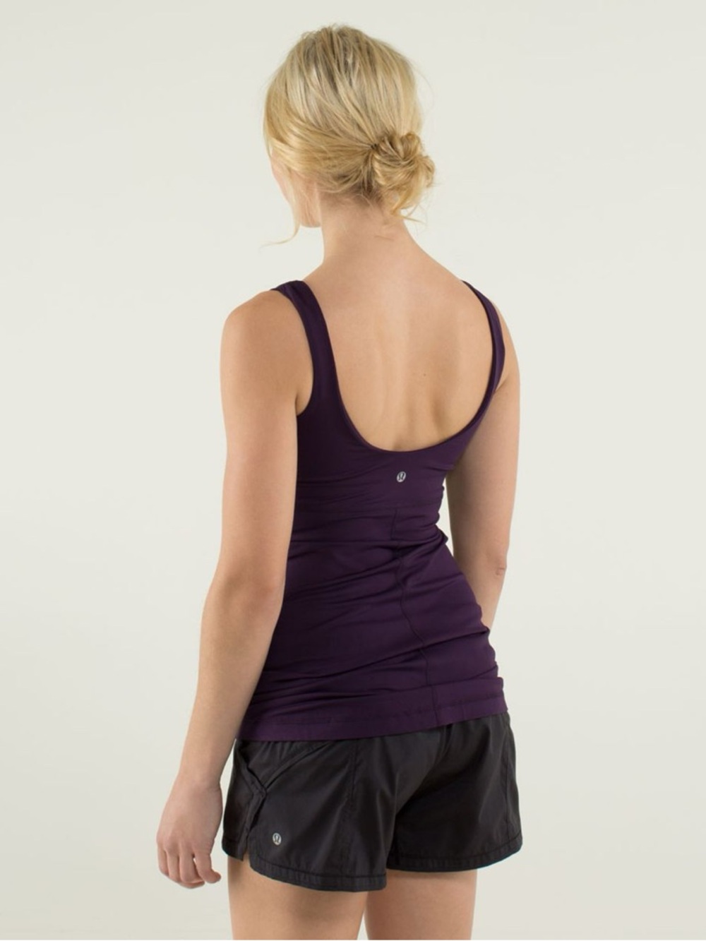 Lululemon Aria tank II in deep Zinfandel